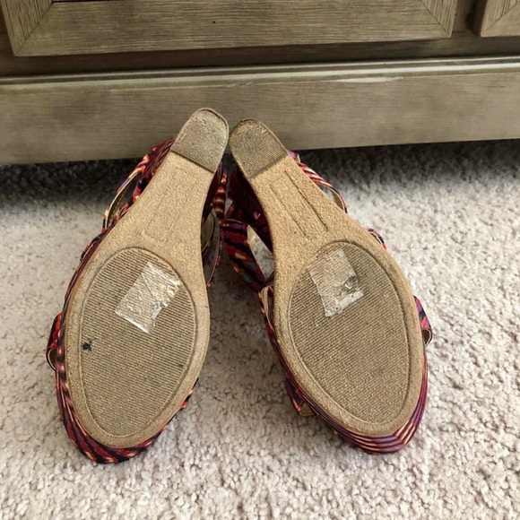 Fun & Sexy Wedges | Size 8 | Shoe Dazzle - Picture 4 of 5